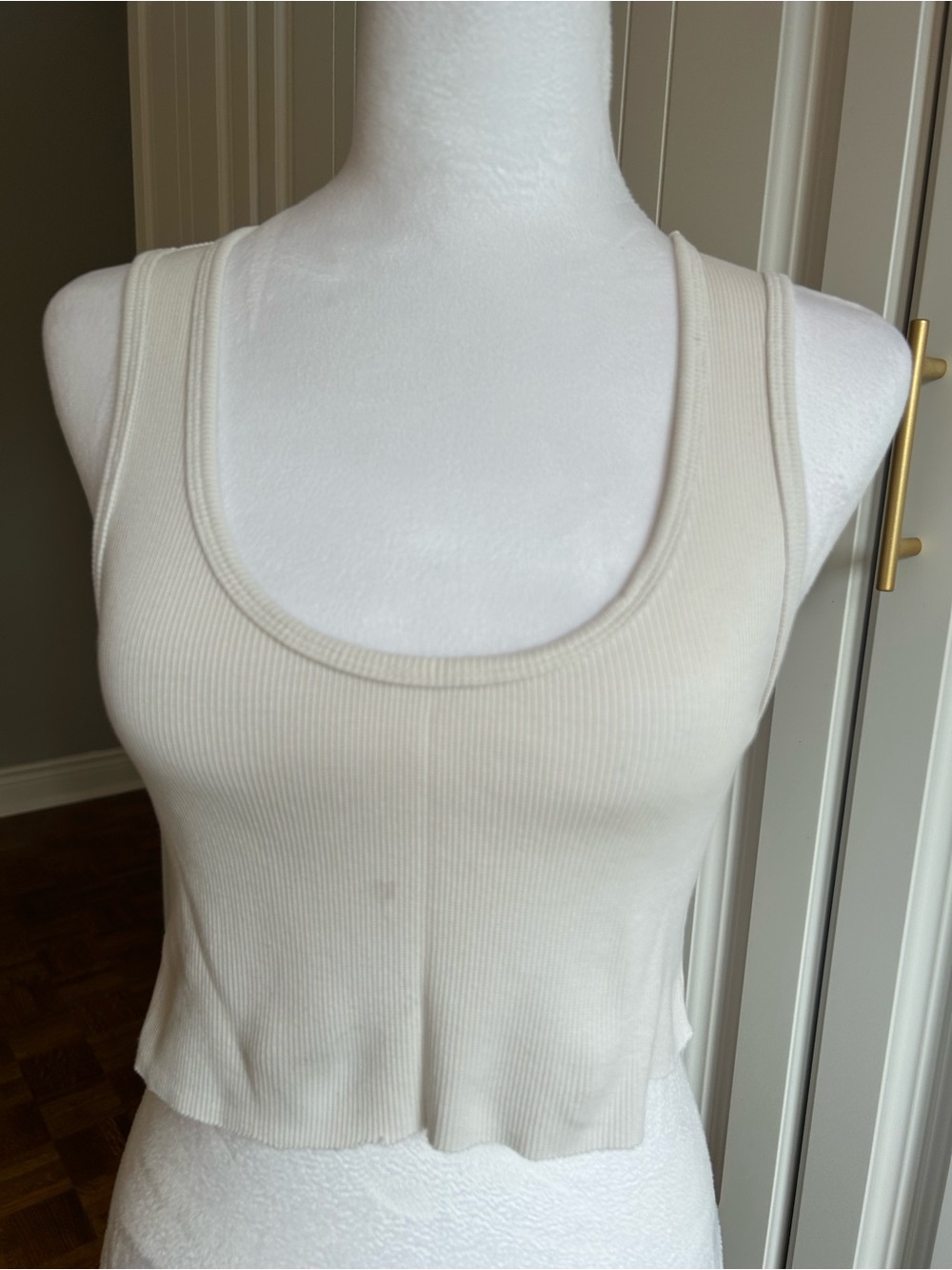 TNA Ribbed Scoop Neck Cropped Tank Top
